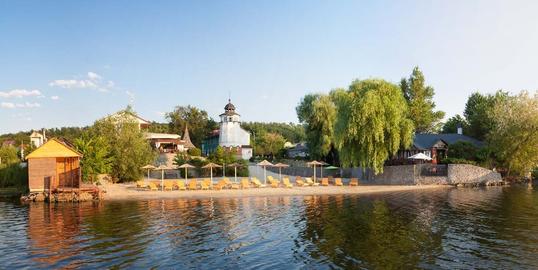 Базі відпочинку "Маяк" (Кам'яні Потоки)